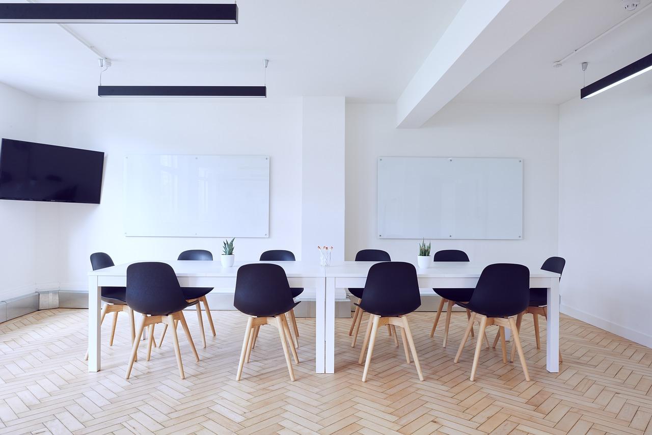 The Ideal Conference Room Size: A Guide for Corporate HR, IT, Real Estate & Facility, School and College IT Managers