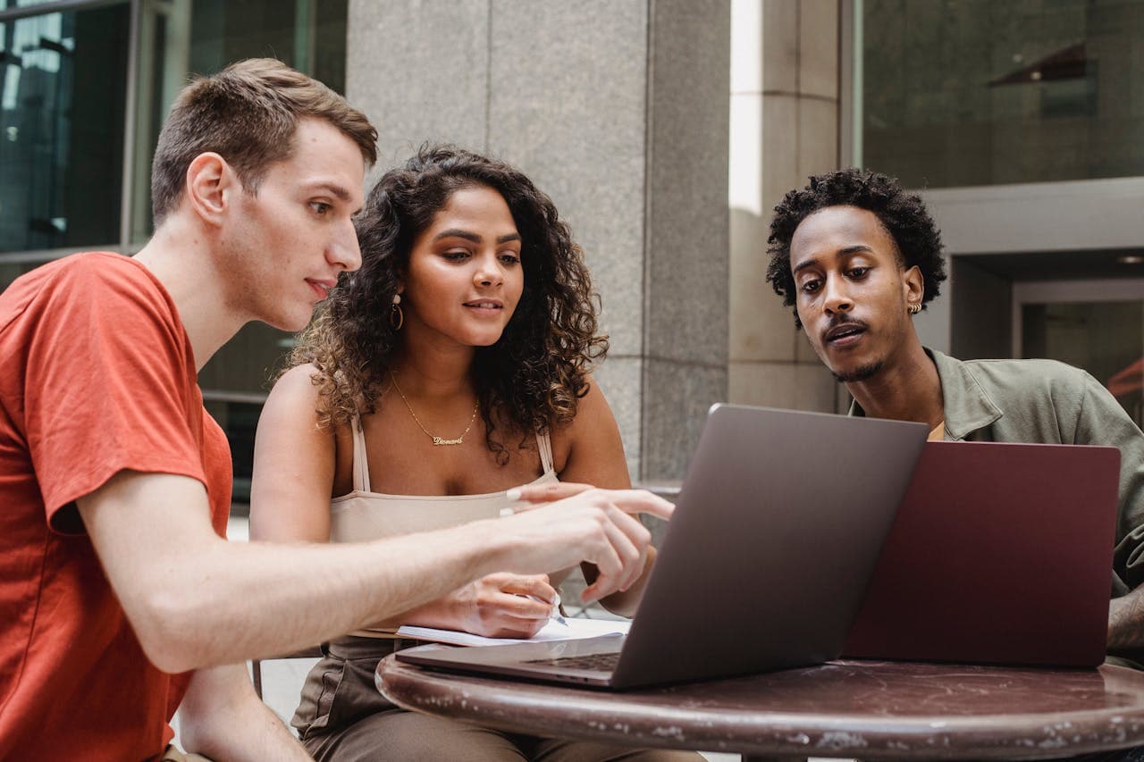 The Etiquette Guide for Mastering Remote and Hybrid Meetings