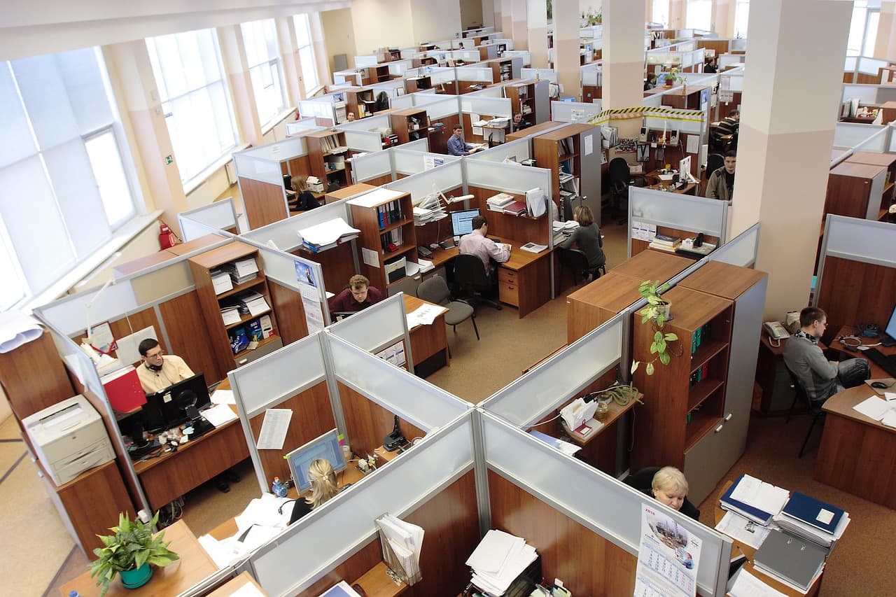 Hot Desking: A Comprehensive Guide for Corporate Functions