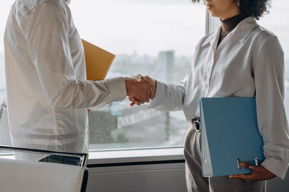 10 Essential Meeting Etiquette Tips for Professional